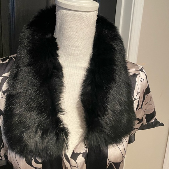 BEBE fur collar floral print silk blouse - Picture 3 of 16